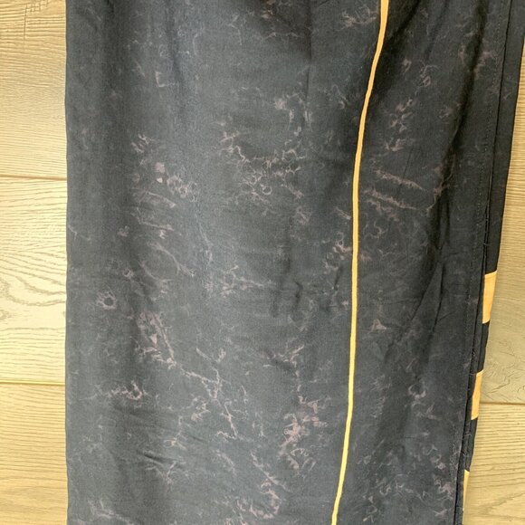 Scarf Wrap Black Tan Batik Tie-Dye W/Tan Triangle Cotton Feel Fabric 64" X 44" - Picture 5 of 6